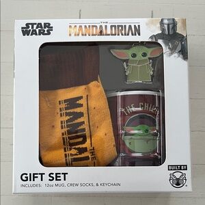 Star Wars Mandalorian Gift Set with Yellow and Brown Socks